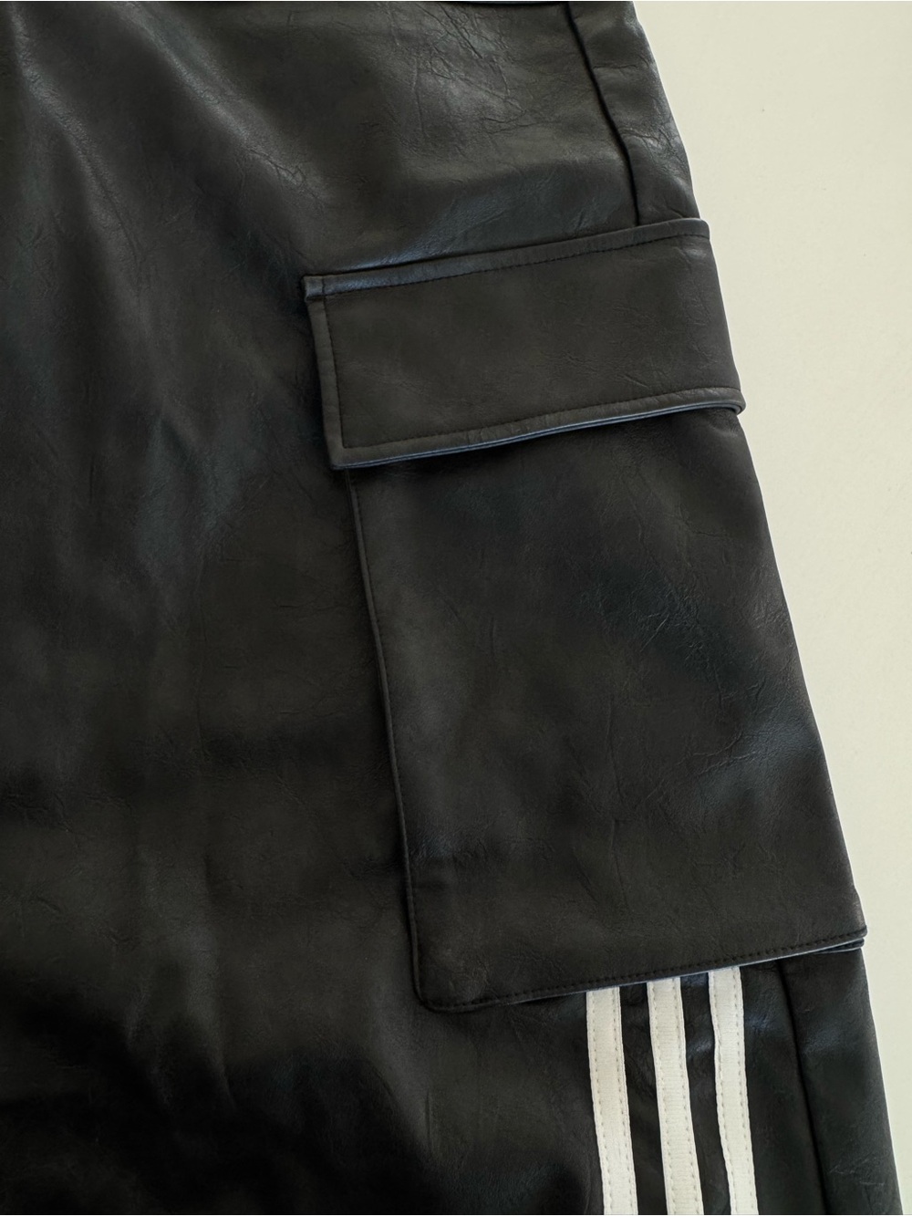 Nwt Adidas Adilenium Season 3 Vintage Faux Leather Pants sz 30 - Picture 8 of 8